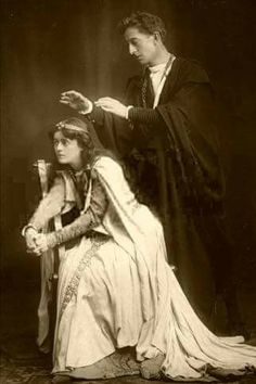 JOHNSTON FORBES-ROBERTSON WITH GERTRUDE ELLIOTT AS OPHELIA
